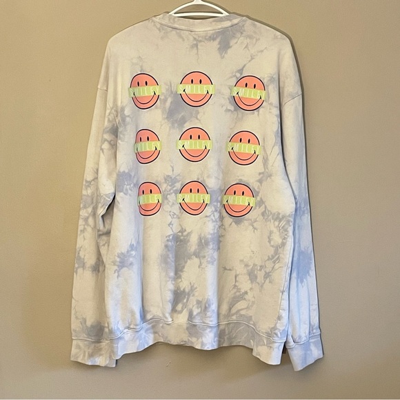 Smiley x H&M Light Blue Tie-Dye Sweatshirt with Smiley Faces – Size Large GUC - Picture 10 of 16